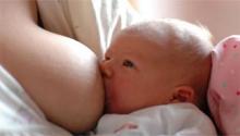Breastfeeding – Credit: Anton Nossik via Wikimedia Commons.